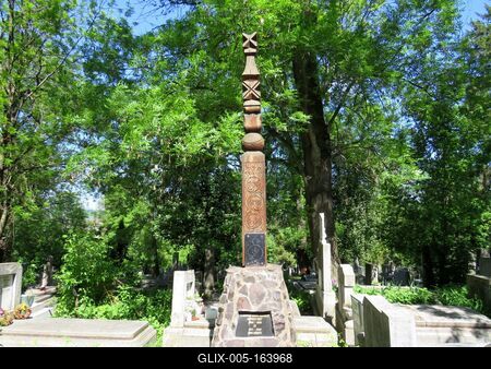 Târgu Mureº (Marosvásárhely), 10 May 2017The grave of hungarian mathematician and military engineer Bolyai János in the calvinist cemettery of Targu Mures.Bolyai János (1802-1860) magyar matematikus és hadmérnök síremléke a marosvásárhelyi református temetõben. Bolyai Farkas fia és egyben tanítványa volt. A magyar tudomány egyik legnagyobb alakja, az egyik leghíresebb magyar matematikus, a „geometria Kopernikusza” , az erdélyi tudományosság legkiemelkedõbb képviselõje.-stock-foto