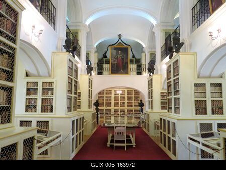 Târgu-Mureº (Marosvásárhely), 10 May 2017The Teleki Library also known as Teleki-Bolyai Library and Bibliotheca Telekiana, is a historic public library and current museum in Târgu-Mureº.A Teleki Téka (Teleki–Bolyai Könyvtár). A könyvtárat 1802-ben létesítette gróf Teleki Sámuel, Erdély kancellárja.-stock-foto