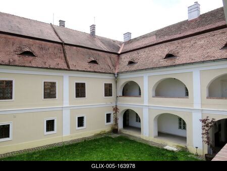 Târgu-Mureº (Marosvásárhely), 10 May 2017The Teleki Library also known as Teleki-Bolyai Library and Bibliotheca Telekiana, is a historic public library and current museum in Târgu-Mureº.A Teleki Téka (Teleki–Bolyai Könyvtár). A könyvtárat 1802-ben létesítette gróf Teleki Sámuel, Erdély kancellárja.-stock-foto