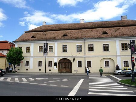Târgu-Mureº (Marosvásárhely), 10 May 2017TheTeleki Library also known as Teleki-Bolyai Library and Bibliotheca Telekiana, is a historic public library and current museum in Târgu-Mureº.A Teleki Téka (Teleki–Bolyai Könyvtár). A könyvtárat 1802-ben létesítette gróf Teleki Sámuel, Erdély kancellárja.-stock-foto