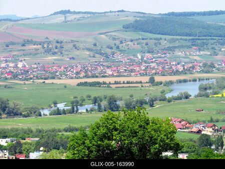 Târgu Mure? (Marosvásárhely), 11 May 2017Panorama of  Târgu Mure? and its environment with the Maros  river in the middle.Marosvásárhely és környezete középen a Maros folyóval.-stock-foto