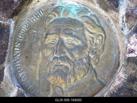 Târgu Mureº (Marosvásárhely), 10 May 2017Portrait of hungarian mathematician and military engineer Bolyai János on his grave in the calvinist cemettery of Targu Mures.Bolyai János (1802-1860) magyar matematikus és hadmérnök arcképe síremlékén a marosvásárhelyi református temetõben. Bolyai Farkas fia és egyben tanítványa volt. A magyar tudomány egyik legnagyobb alakja, az egyik leghíresebb magyar matematikus, a „geometria Kopernikusza” , az erdélyi tudományosság legkiemelkedõbb képviselõje.-stock-foto