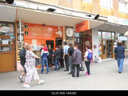 Cluj-Napoca (Kolozsvár), 8 May 2017Sandwich and pancakes shop.Szendvics és palacsintaárus.-stock-foto