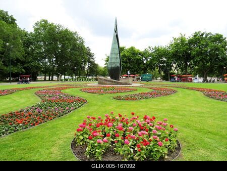 Margaret Island - Centenary monument with flowers-stock-foto