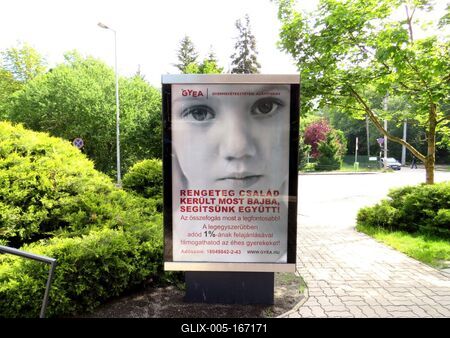 Poster aigainst the Child hunger in Hungary-stock-foto