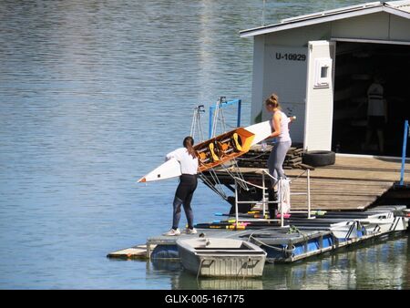Sport - Kayak - Danube - Budapest - Boathouse-stock-foto