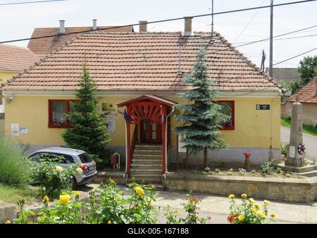 Village Hall - Tarnaszentmária - Hungary-stock-foto