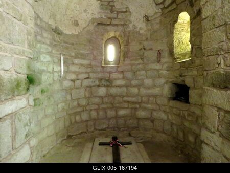 Crypt of the roman Church of Tarnaszentmária - Hungary-stock-foto