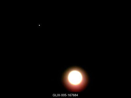 The moon and Venus.-stock-foto
