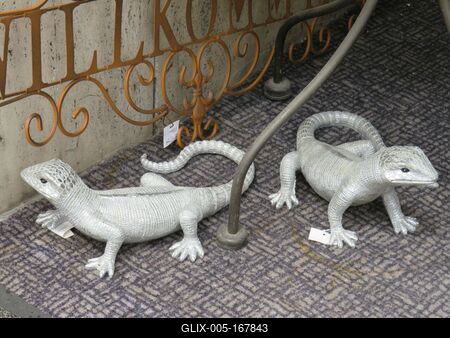 Iguana - Statues - Austria-stock-foto