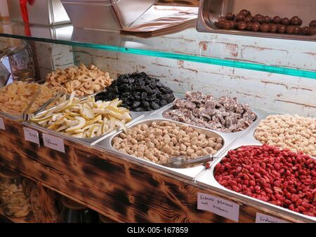 Dried fruits - Seeds - Sweets - Austria-stock-foto