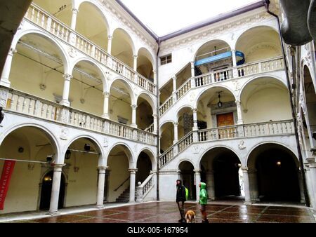 Poercia C astle's patio - Spittal - Austria-stock-foto