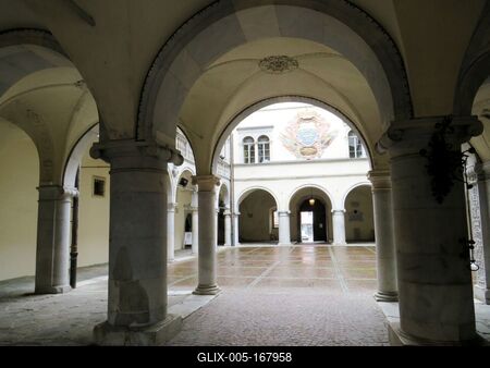 Porecia Castle's Patio - Spittal - Austria-stock-foto