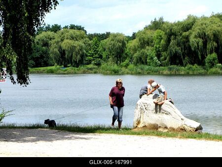 Gébárt Lake - Hikers - Hungary-stock-foto