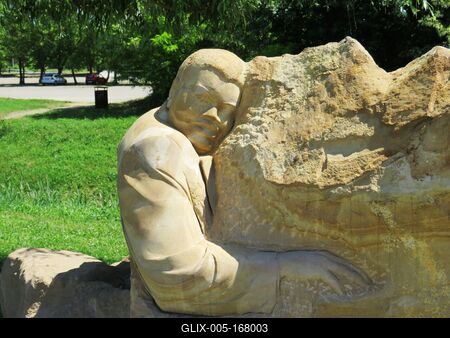 Bánk, 13 May 2018Statue of Jazz pianist Oscar Peterson at the Lake of Bánk (Northern Hungary).Oscar Peterson (1925-2007) jazz zongorista szobra a Bánki-tó partján. Gyõrfy Lajos 2016-ban készült szobra.-stock-foto