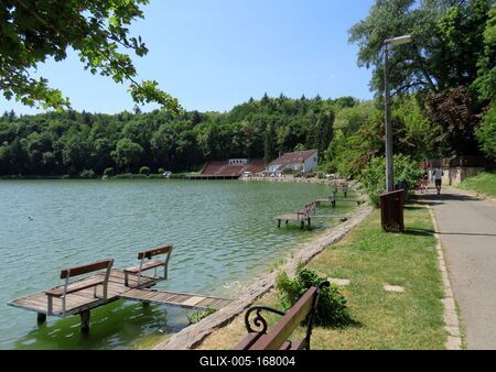 Bánk, 13 May 2018The shore of the Lake of Bánk with piers. (Northern Hungary).A Bánki-tó partja stégekkel.-stock-foto