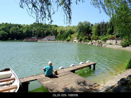 Bánk, 13 May 2018Sunbathing Woman at the Lake of Bánk (Northern Hungary).Napozó hölgy a Bánki-tónál.-stock-foto