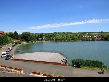 Bánk, 13 May 2018The Lake of Bánk (Northern Hungary) with the Water Stage and the grandstand.A Bánki-tó a víziszinpaddal és a lelátóval.-stock-foto