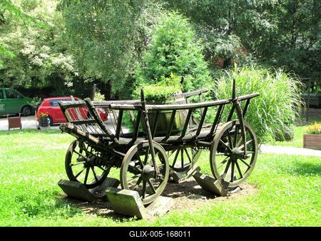 Zalaegerszeg, 2009. július 12.Öreg szekér a Gébárti-tó partján.-stock-foto