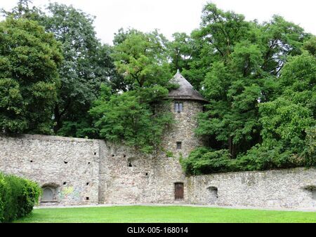 Lienz - Gate tower - Medieval wall - Austria-stock-foto