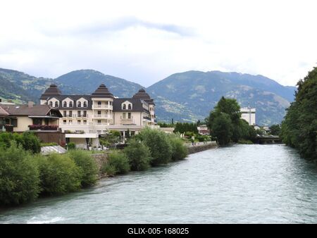 Insel river - Lienz - Grand Hotel - Austria-stock-foto