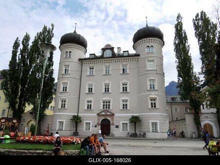 Liebburg - Lienz New City Hall - Austria-stock-foto