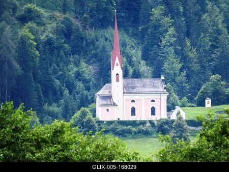 Dölsach - Alps - Church-stock-foto