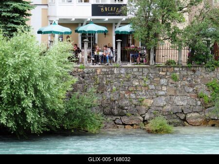 Cafe in Lienz - Insel river - Austria-stock-foto