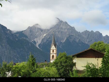 Church at the foot of the Alps - Austria-stock-foto