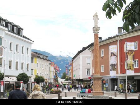 Lienz - Virgin Mary obelisc - Austria-stock-foto