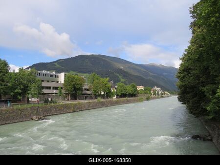 Lienz - Insel river - Alps-stock-foto
