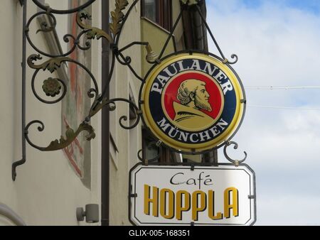 Signboard - Cafe and Pub - Lienz - Austria-stock-foto