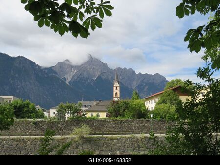 Lienz - Insel river - Church - Alps - Austria-stock-foto
