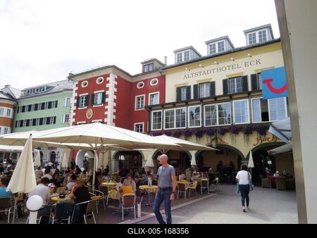 Lienz - Main Square - Restaurant and Hotel - Austria-stock-foto