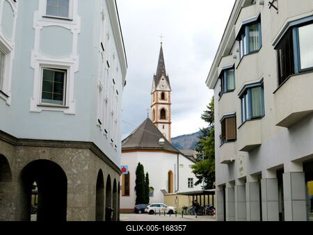 Lienz - Franciscan Church - Austria-stock-foto