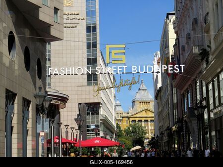 Fashion Streeet - Budapest Downtown-stock-foto