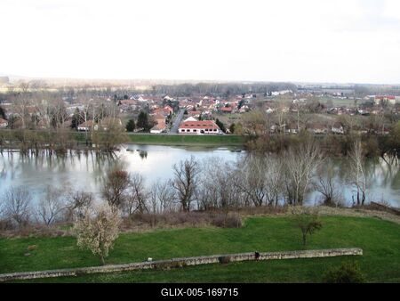 Sárospatak, 2016. március 16.A Bodrog folyó Sárospataknál, a vár tövében.-stock-foto