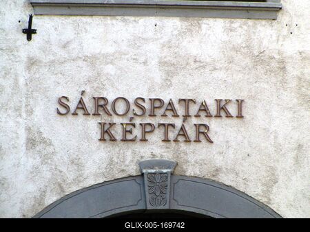 Sárospatak, 2016. március 16.A sárospataki képtár felirata a Szent Erzsébet utca 14. sz. alatti épület bejárata fölött.-stock-foto