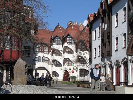 Sárospatak, 2016. március 17.Járókelõk a Makovecz Imre tervezte sárospataki lakóháztömb elõtt. A tömb 1987-1988 köztött épült.-stock-foto