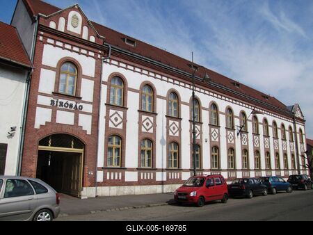 Szerencs, 2016. március 18.A szerencsi járásbíróság épülete a Rákóczi út 45. sz. alatt.-stock-foto