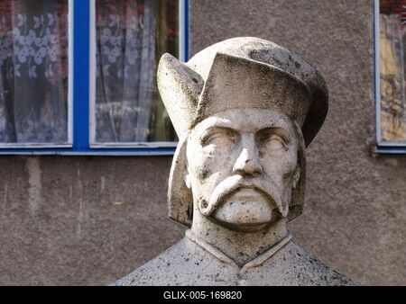 Sátoraljaújhely, 2016. március 17.EszeTamás (1667-1708) a Rákóczi-szabadságharcot elõkészítõ tiszaháti felkelés vezéralakja, kuruc brigadéros szobra a róla elnevezett utcában. Búza Barna alkotása 1966-ból.-stock-foto