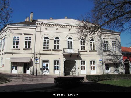 Sátoraljaújhely, 2016. március 17.Az Azur Takarék Takarékszövetkezet épülete a Széchenyi téren.-stock-foto