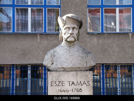 Sátoraljaújhely, 2016. március 17.Esze Tamás (1667-1708) a Rákóczi-szabadságharcot elõkészítõ tiszaháti felkelés vezéralakja, kuruc brigadéros szobra a róla elnevezett utcában. Búza Barna alkotása 1966-ból.-stock-foto