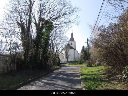 Sátoraljaújhely, 2016. március 17.A Benczúr Gyula utca, végében a Szent Miklós püspök görög katolikus templom (XVIII. sz.).-stock-foto