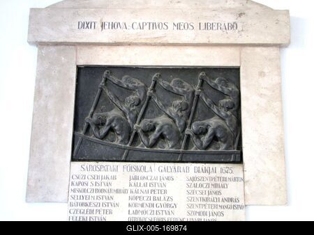 Sárospatak, 2016. március 17.A gályarabok reliefje. A Rákóczi utca 1. szám alatt, a Sárospataki Református Kollégium Gimnázium bejáratánál, a folyosó falán található a bronzból öntött relief, amelyet márványkeret övez. Alkotója Dabóczy Mihály szobrászmuvész. Állítatta a Pataki Diákok Országos Szövetsége.-stock-foto