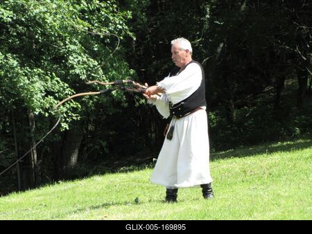 Hollókõ, 2016. május 16.Ostorait pattogtató csikós a hollókõi várjátékokon Pünkösd hétfõn.-stock-foto