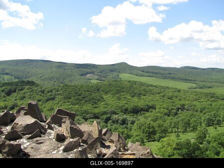 Hollókõ, 2016. május 16.A Cserhát a hollókõi várból.-stock-foto