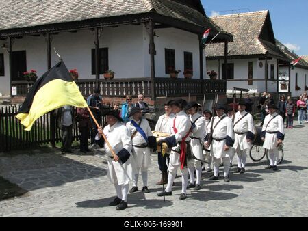Hollókõ, 2016. május 16.Labanc csapat az ófalu fõutcáján a történelmet idézõ hollókõi pünkösdi népünnepen.-stock-foto