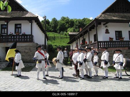 Hollókõ, 2016. május 16.Labanc csapat az ófalu fõutcáján a történelmet idézõ hollókõi pünkösdi népünnepen.-stock-foto