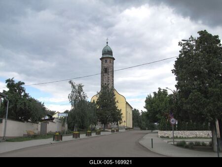 Gyöngyössolymos 2016. május 16.A település látképe a Szent Miklós püspök templommal (XVIII. sz.).-stock-foto